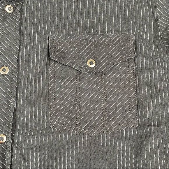 Skully Mens Shirt Black & White Pinstripe Pocketed Pearl Snap Button Down Sz. M - Picture 4 of 7